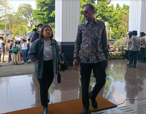 Harris Azhar dan Fatia Maulidiyanti Hadiri Sidang Kedua Kasus Pencemaran Nama Baik LBP