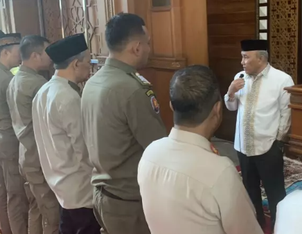 Walikota Depok Imami Shalat Kusuf Gerhana Matahari Hibrida di Masjid Agung Balai Kota Depok
