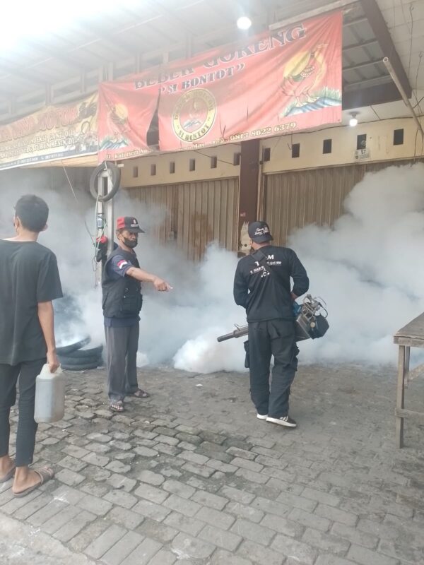Respon Cepat Penanganan DBD, H.Imam Musanto Berikan Anggaran Pokirnya Untuk Pembuatan Drainase yang Layak