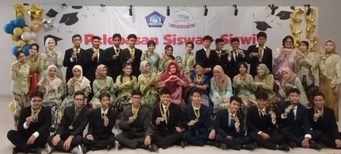 Momentum Pelepasan Siswa SMPN 2 Depok, Salim Bangun: Harapan Kelulusan 100 Persen dan Pentingnya Peran Guru dalam Pendidikan